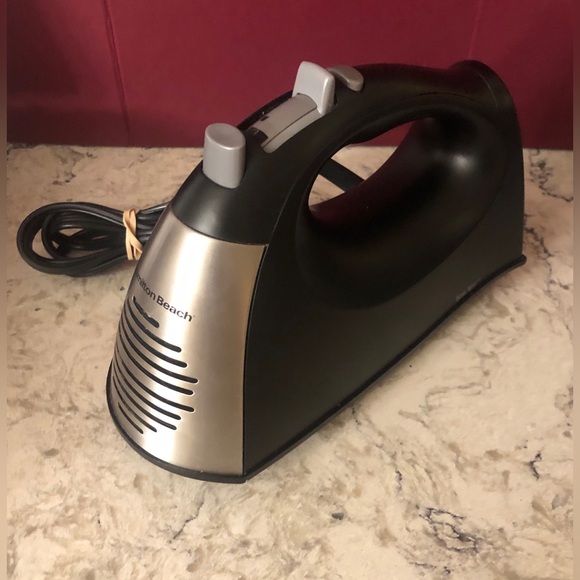Hamilton Beach SoftScrapeTM 6 Speed Hand Mixer with Case - Picture 3 of 6